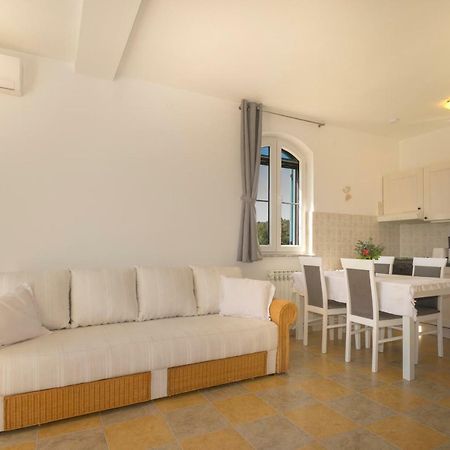 Apartman Mendula Premantura Exterior photo