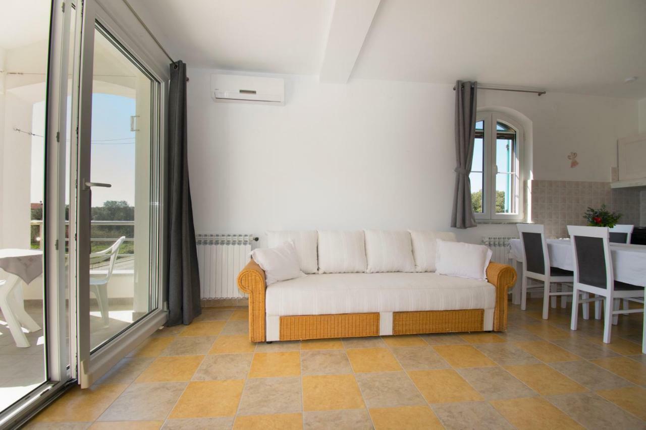 Apartman Mendula Premantura Exterior photo