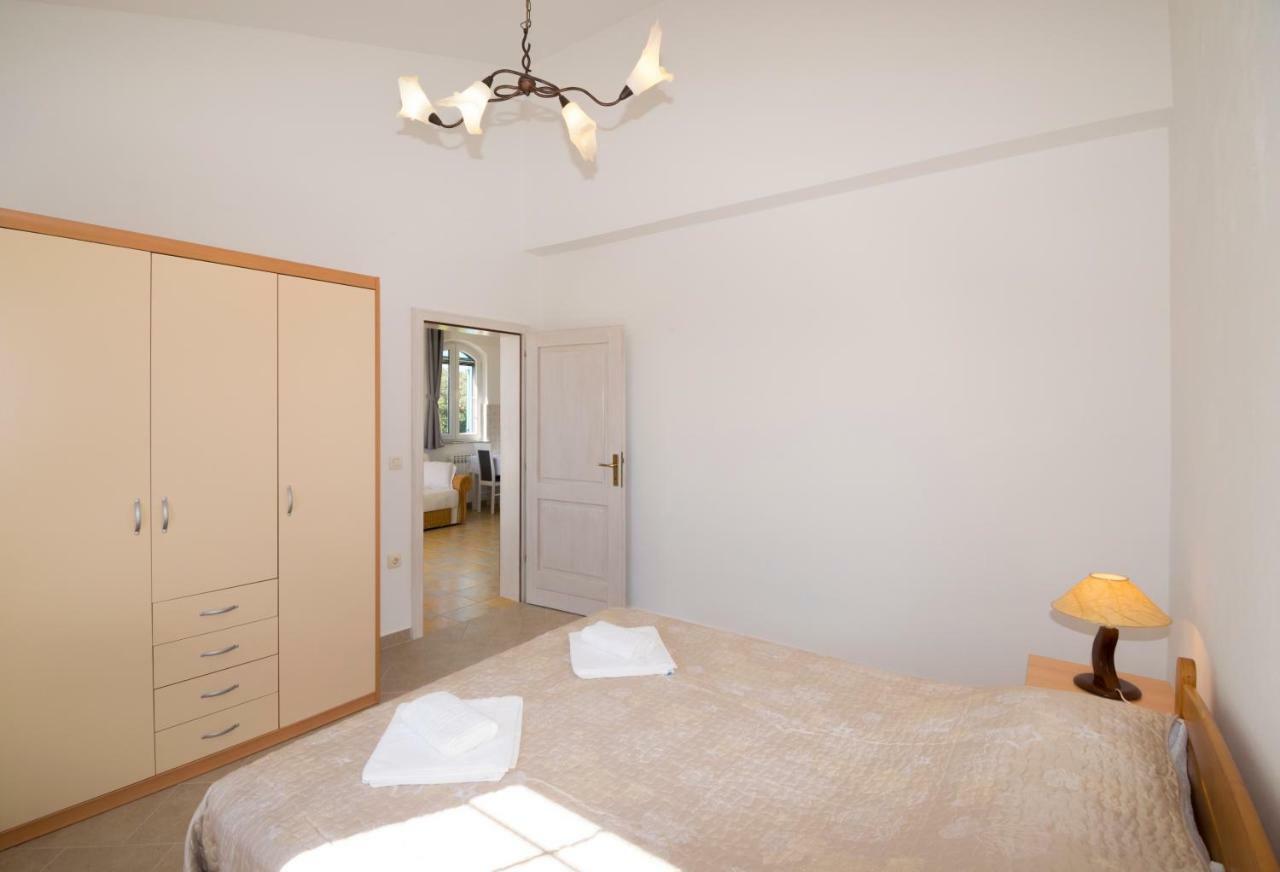 Apartman Mendula Premantura Exterior photo